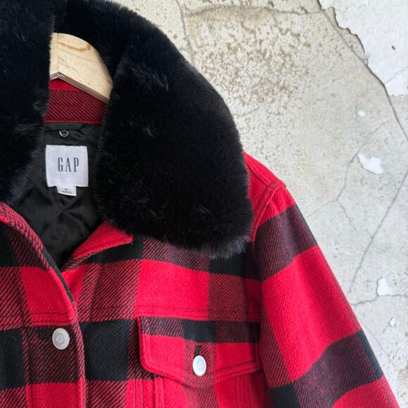 Gap Buffalo Plaid Jacket Womens XL Red Black Faux Fur Trim Boxy Cropped Bomber - Picture 3 of 8